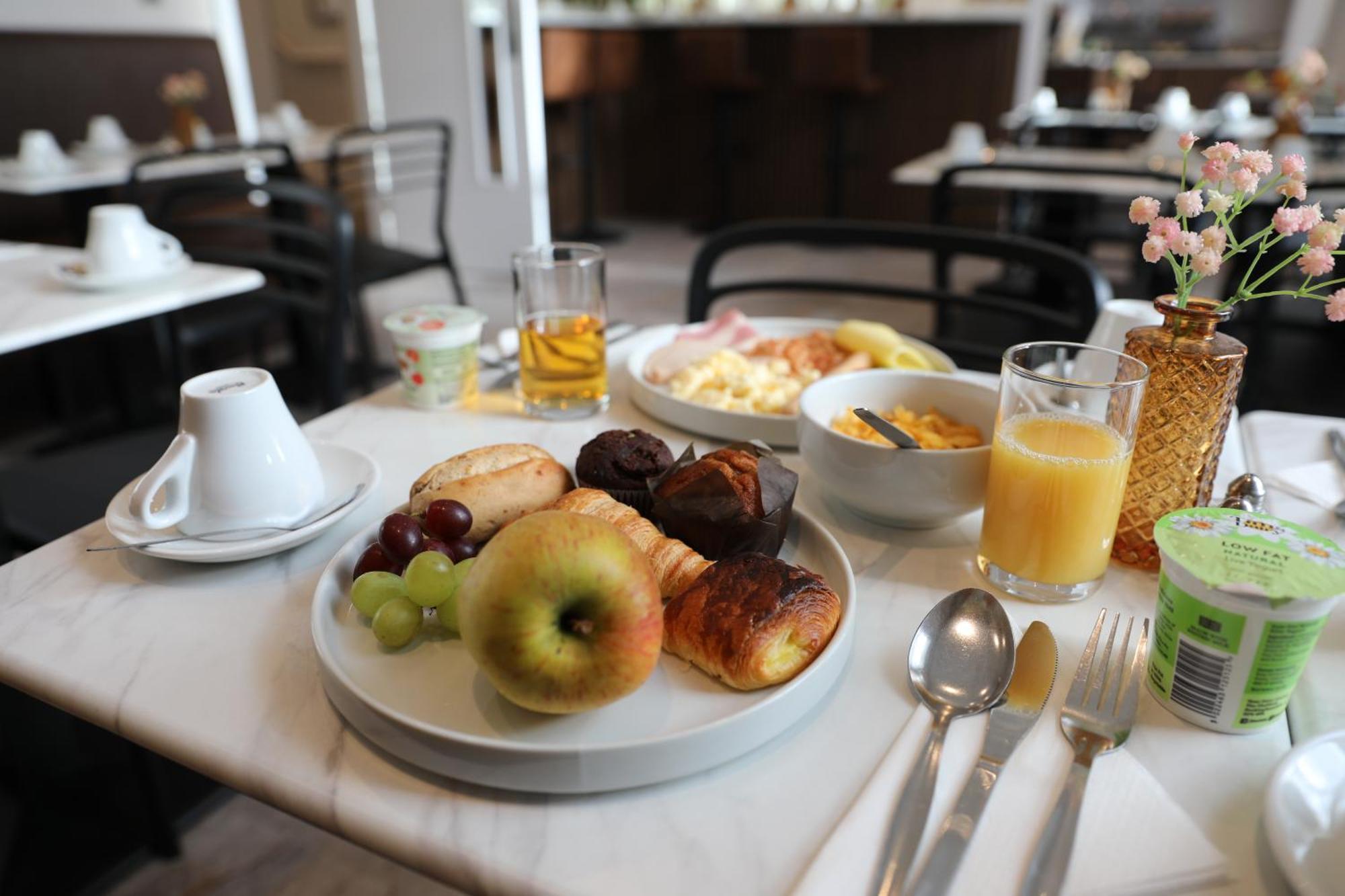 Reem Hotel London Bagian luar foto