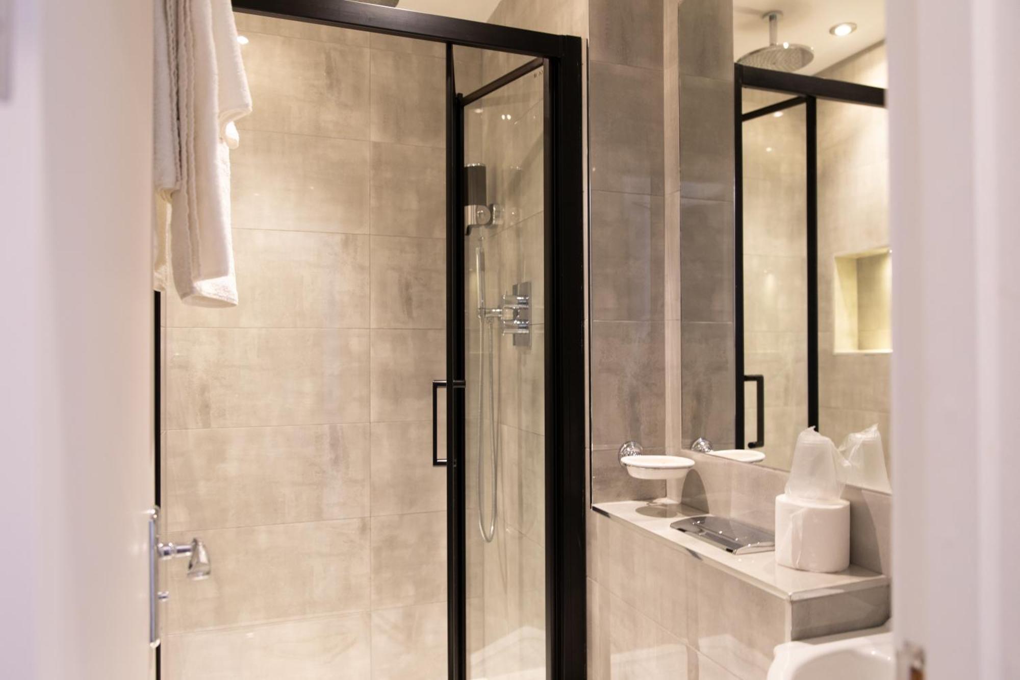 Reem Hotel London Bagian luar foto
